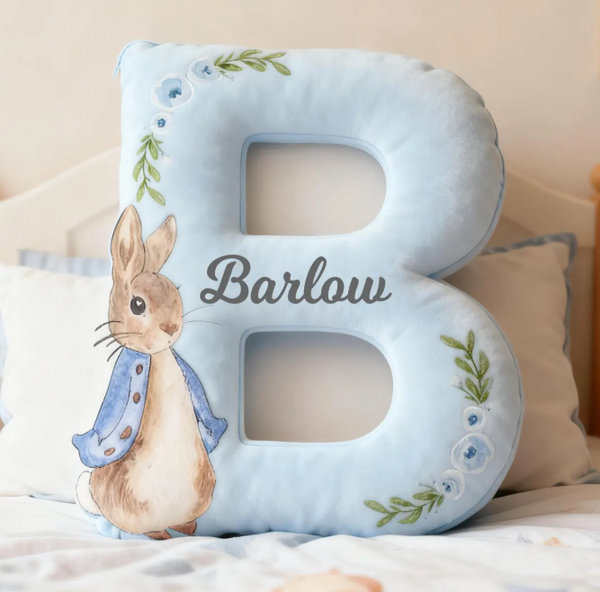Coussin Lettre Initiale Personnalisé – Thème Lapin Aquarelle et Prénom